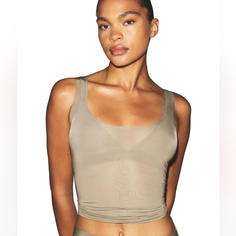 SKIMS Milky Sheer Tank in Truffle 🤎
Sz. XXS | SOLD OUT SHADE